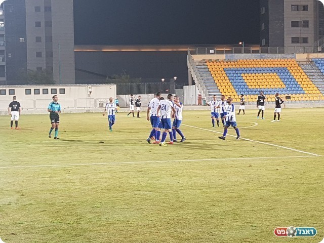 שחקני מ.ס רמלה חוגגים ניצחון ענק בדרבי (ניסים קמחי)